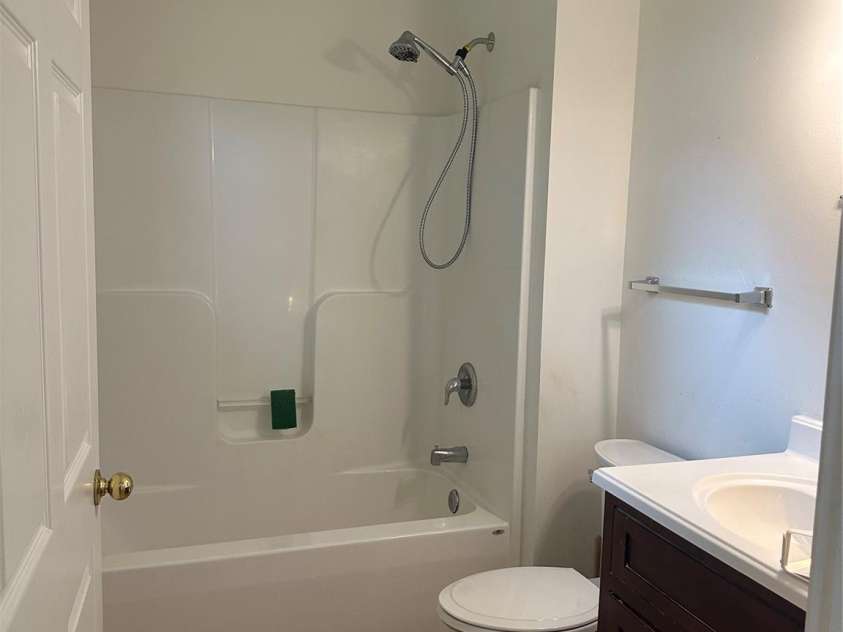 6 Kendrick Court, Flat Rock, NC 28731.  MLS# CAR4414981, YatesRealty ID 50622. Primary bath w/ tub/shower