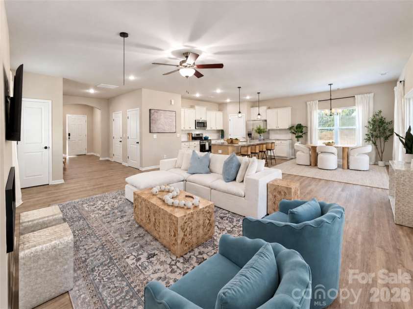 2220 Dardan Woods Drive, Charlotte, NC 28215.  MLS# CAR4424073, YatesRealty ID 50624. 
