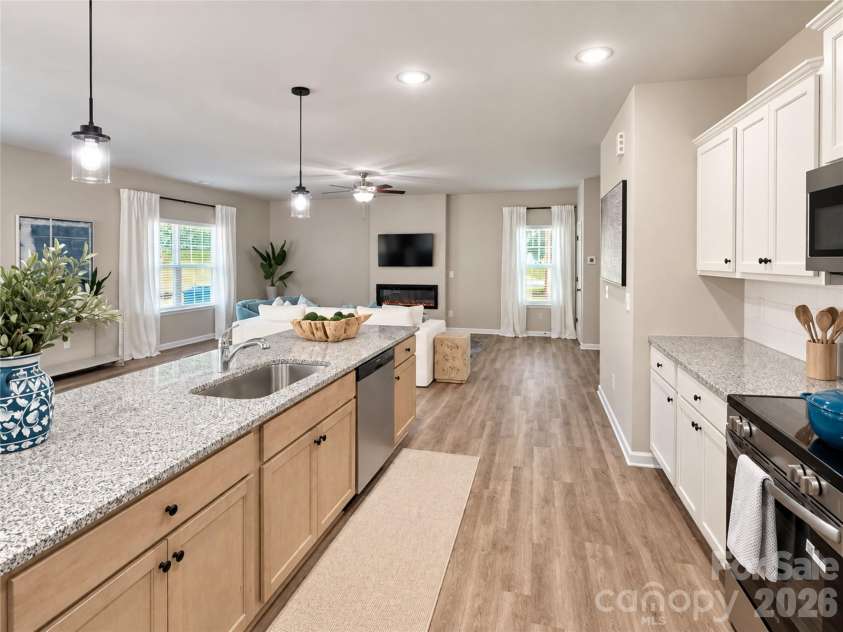 2220 Dardan Woods Drive, Charlotte, NC 28215.  MLS# CAR4424073, YatesRealty ID 50624. 