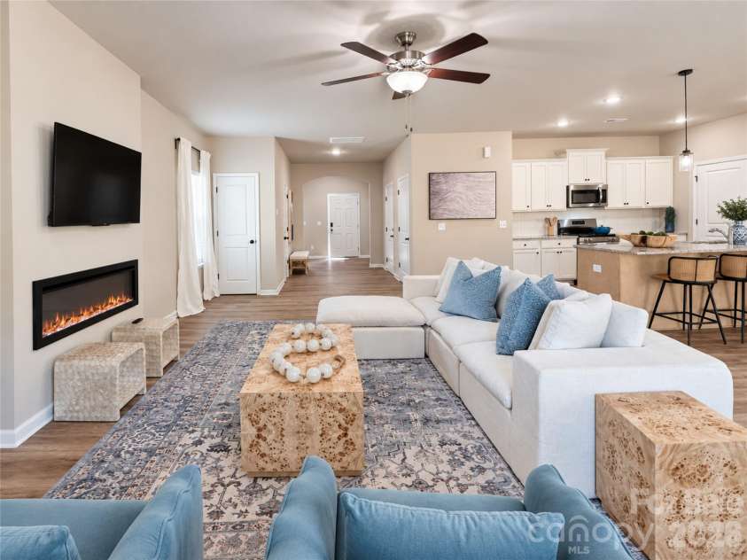 2220 Dardan Woods Drive, Charlotte, NC 28215.  MLS# CAR4424073, YatesRealty ID 50624. 