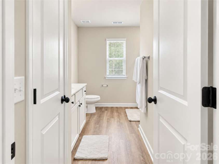 2220 Dardan Woods Drive, Charlotte, NC 28215.  MLS# CAR4424073, YatesRealty ID 50624. 