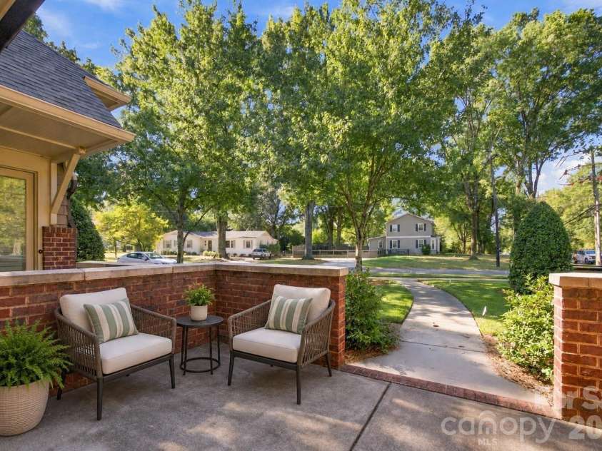 3504 Winslow Green Drive, Charlotte, NC 28210.  MLS# CAR4423017, YatesRealty ID 50631. 