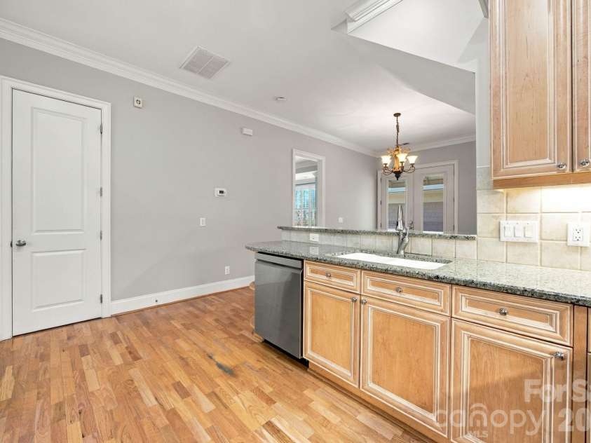 3504 Winslow Green Drive, Charlotte, NC 28210.  MLS# CAR4423017, YatesRealty ID 50631. 