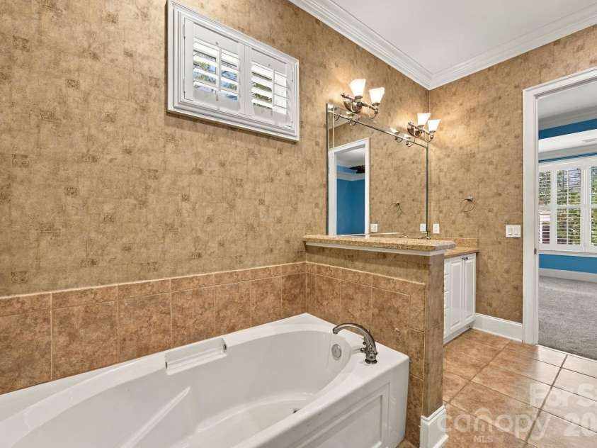 3504 Winslow Green Drive, Charlotte, NC 28210.  MLS# CAR4423017, YatesRealty ID 50631. 