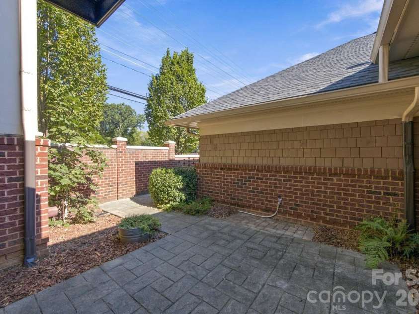 3504 Winslow Green Drive, Charlotte, NC 28210.  MLS# CAR4423017, YatesRealty ID 50631. 