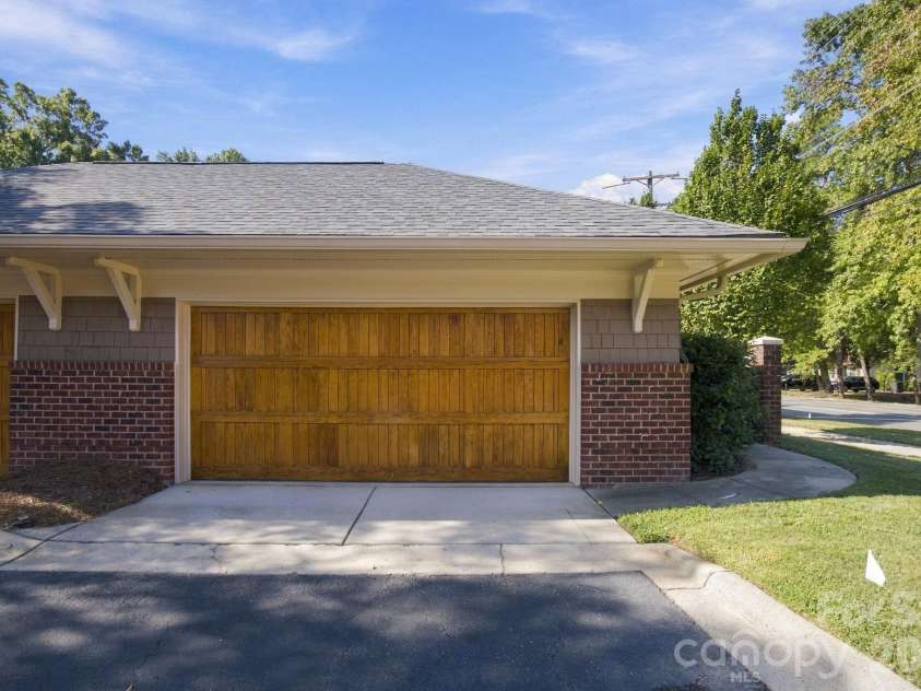 3504 Winslow Green Drive, Charlotte, NC 28210.  MLS# CAR4423017, YatesRealty ID 50631. 