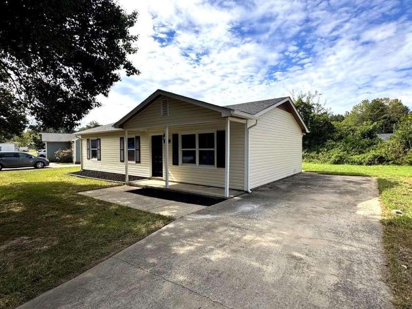 606 Creekridge Road, Monroe, NC 28110.  MLS# CAR4424158, YatesRealty ID 50633. Front of House