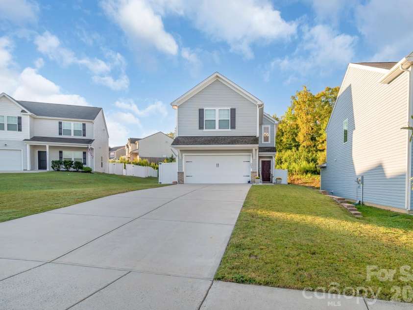 525 Newfound Hollow Drive, Charlotte, NC 28214.  MLS# CAR4421170, YatesRealty ID 50634. 