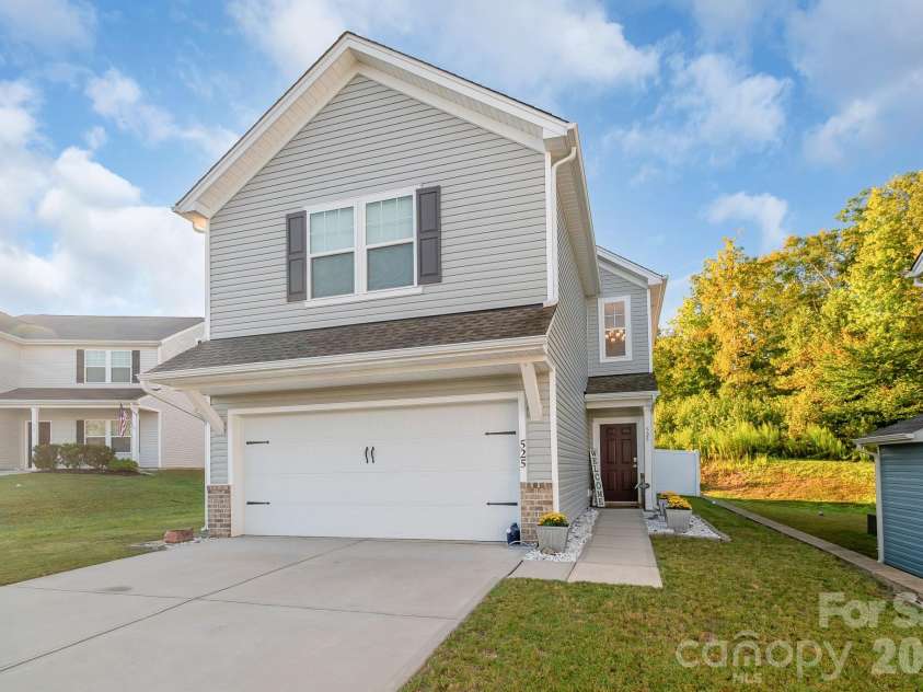 525 Newfound Hollow Drive, Charlotte, NC 28214.  MLS# CAR4421170, YatesRealty ID 50634. 