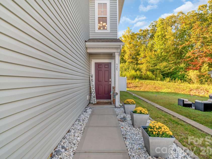 525 Newfound Hollow Drive, Charlotte, NC 28214.  MLS# CAR4421170, YatesRealty ID 50634. 