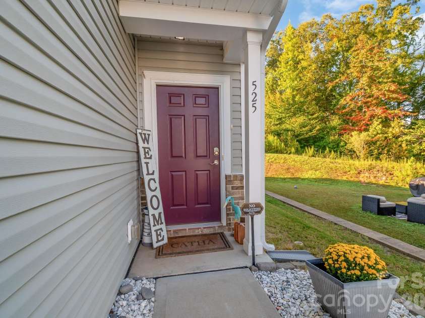 525 Newfound Hollow Drive, Charlotte, NC 28214.  MLS# CAR4421170, YatesRealty ID 50634. 