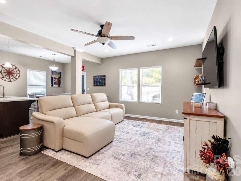 525 Newfound Hollow Drive, Charlotte, NC 28214.  MLS# CAR4421170, YatesRealty ID 50634. 