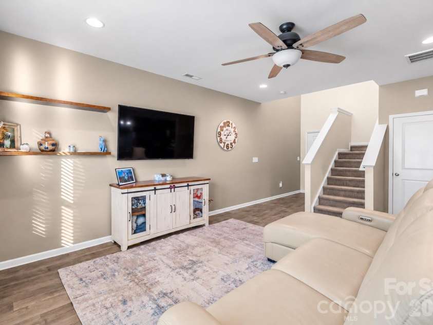 525 Newfound Hollow Drive, Charlotte, NC 28214.  MLS# CAR4421170, YatesRealty ID 50634. 