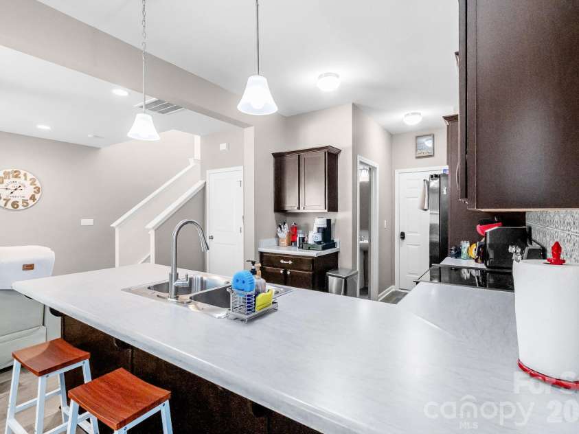 525 Newfound Hollow Drive, Charlotte, NC 28214.  MLS# CAR4421170, YatesRealty ID 50634. 