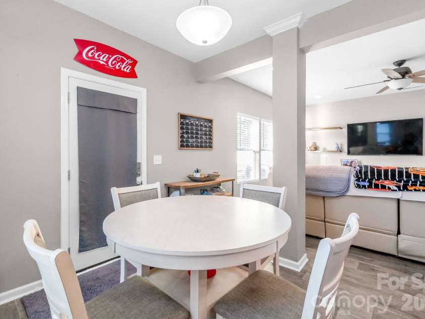 525 Newfound Hollow Drive, Charlotte, NC 28214.  MLS# CAR4421170, YatesRealty ID 50634. 