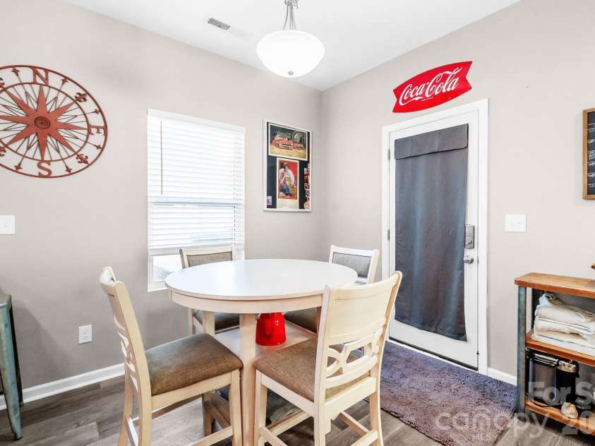 525 Newfound Hollow Drive, Charlotte, NC 28214.  MLS# CAR4421170, YatesRealty ID 50634. 