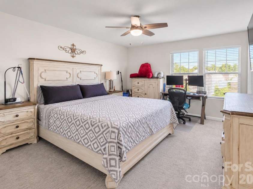 525 Newfound Hollow Drive, Charlotte, NC 28214.  MLS# CAR4421170, YatesRealty ID 50634. 