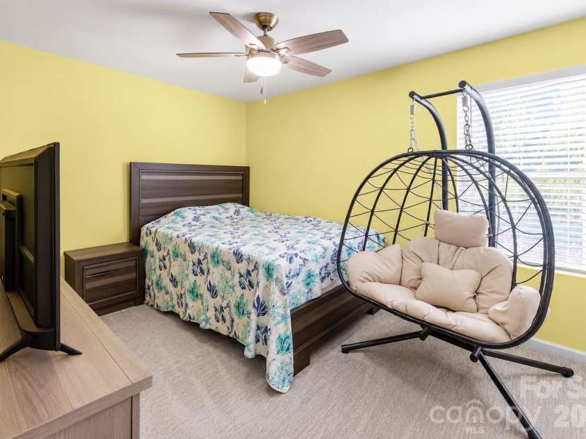 525 Newfound Hollow Drive, Charlotte, NC 28214.  MLS# CAR4421170, YatesRealty ID 50634. 