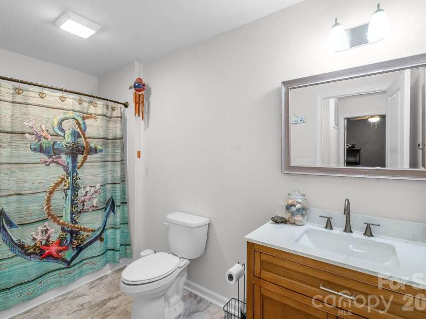 525 Newfound Hollow Drive, Charlotte, NC 28214.  MLS# CAR4421170, YatesRealty ID 50634. 