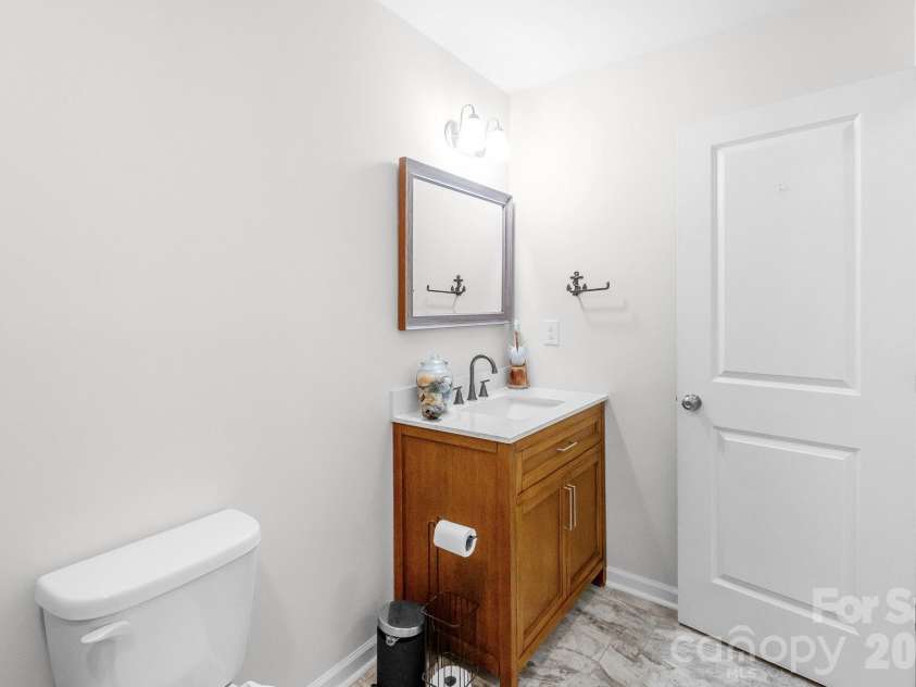 525 Newfound Hollow Drive, Charlotte, NC 28214.  MLS# CAR4421170, YatesRealty ID 50634. 