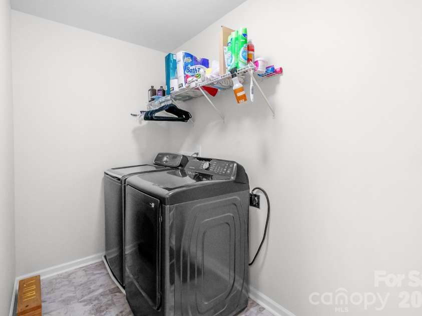 525 Newfound Hollow Drive, Charlotte, NC 28214.  MLS# CAR4421170, YatesRealty ID 50634. 