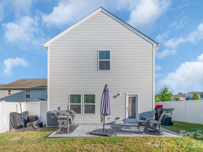 525 Newfound Hollow Drive, Charlotte, NC 28214.  MLS# CAR4421170, YatesRealty ID 50634. 