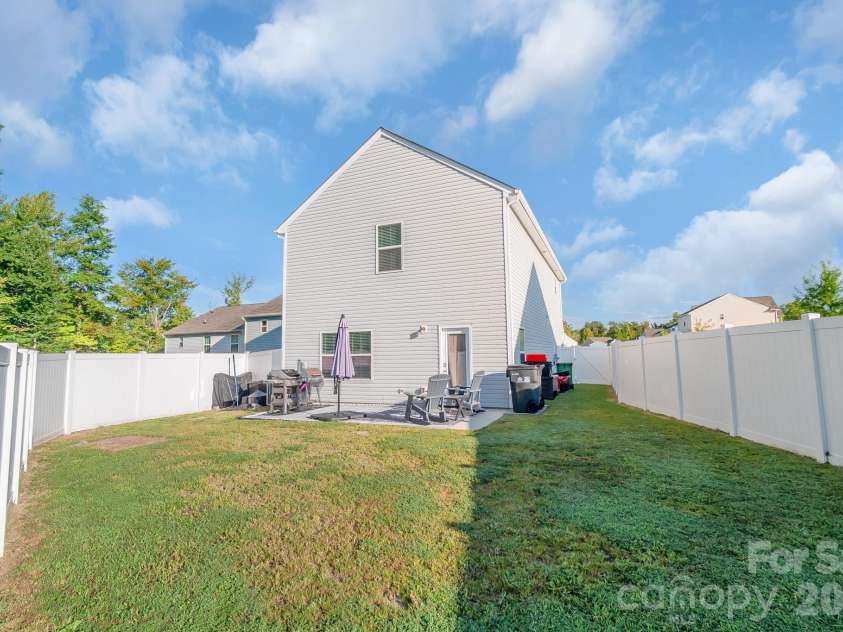 525 Newfound Hollow Drive, Charlotte, NC 28214.  MLS# CAR4421170, YatesRealty ID 50634. 
