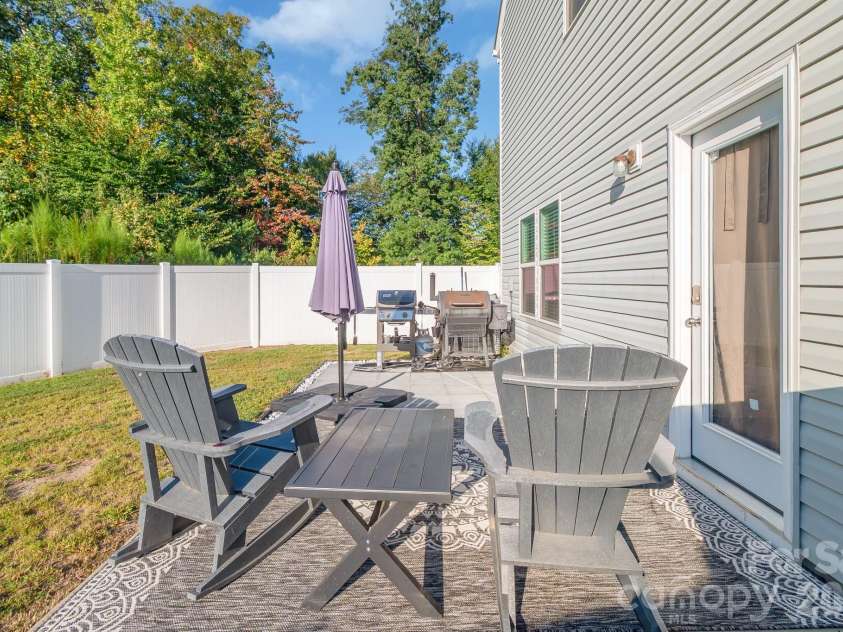 525 Newfound Hollow Drive, Charlotte, NC 28214.  MLS# CAR4421170, YatesRealty ID 50634. 