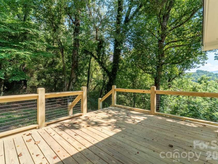 186 Sylvan Heights Drive, Sylva, NC 28773.  MLS# CAR4421307, YatesRealty ID 50635. 