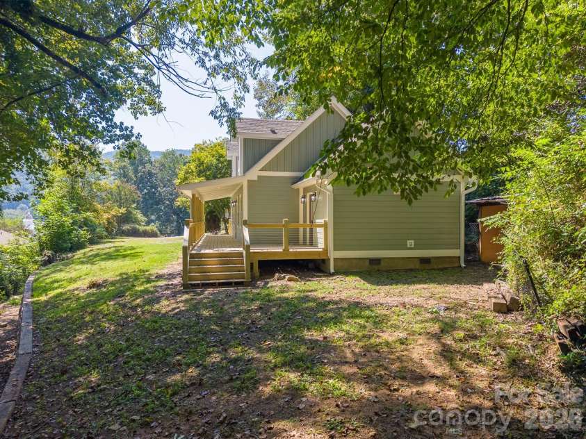 186 Sylvan Heights Drive, Sylva, NC 28773.  MLS# CAR4421307, YatesRealty ID 50635. 