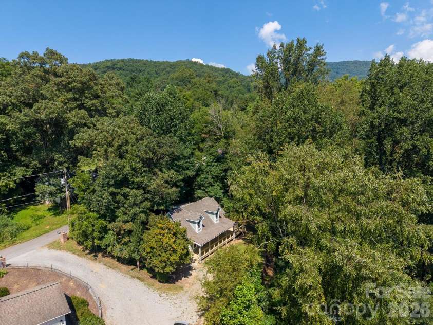 186 Sylvan Heights Drive, Sylva, NC 28773.  MLS# CAR4421307, YatesRealty ID 50635. 