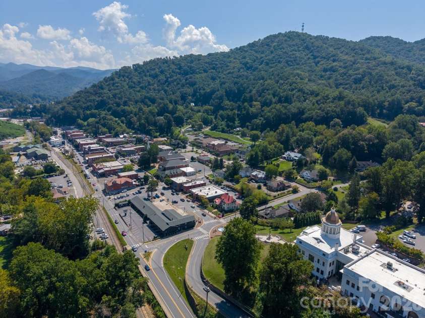 186 Sylvan Heights Drive, Sylva, NC 28773.  MLS# CAR4421307, YatesRealty ID 50635. 