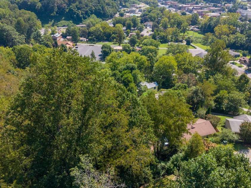 186 Sylvan Heights Drive, Sylva, NC 28773.  MLS# CAR4421307, YatesRealty ID 50635. 