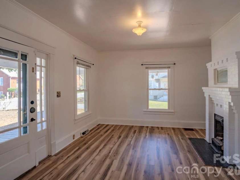 401 8th Street, Spencer, NC 28159.  MLS# CAR4424219, YatesRealty ID 50637. 