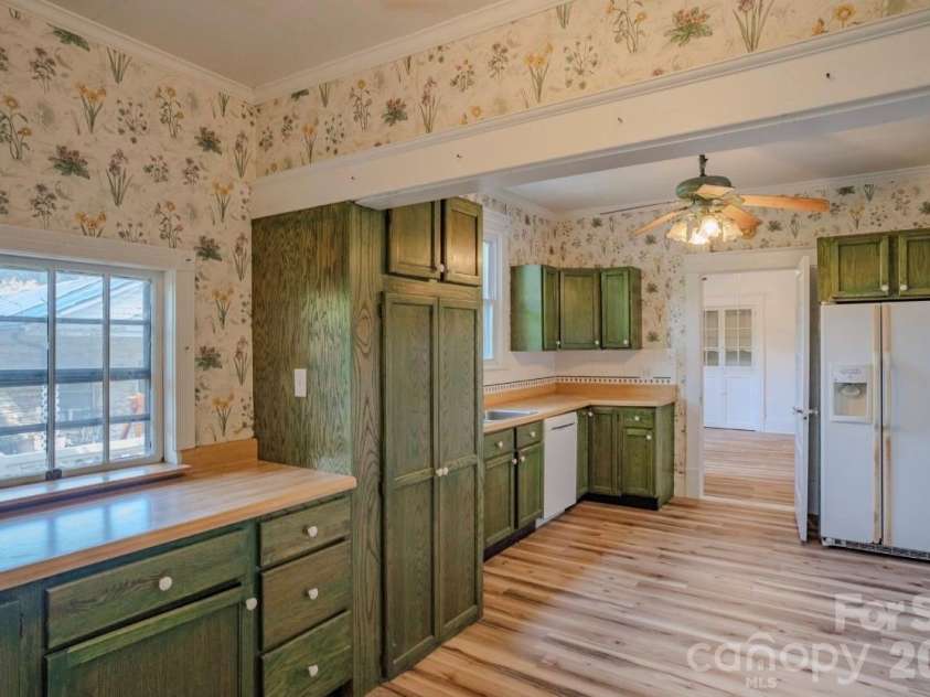 401 8th Street, Spencer, NC 28159.  MLS# CAR4424219, YatesRealty ID 50637. 