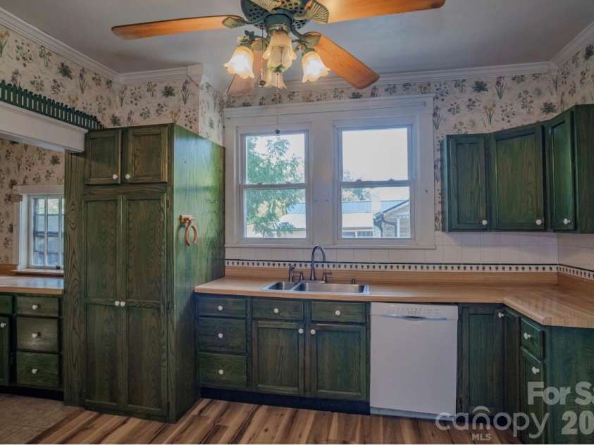 401 8th Street, Spencer, NC 28159.  MLS# CAR4424219, YatesRealty ID 50637. 