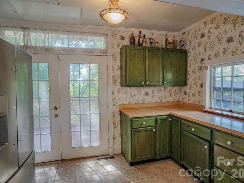 401 8th Street, Spencer, NC 28159.  MLS# CAR4424219, YatesRealty ID 50637. 