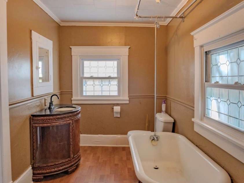 401 8th Street, Spencer, NC 28159.  MLS# CAR4424219, YatesRealty ID 50637. 