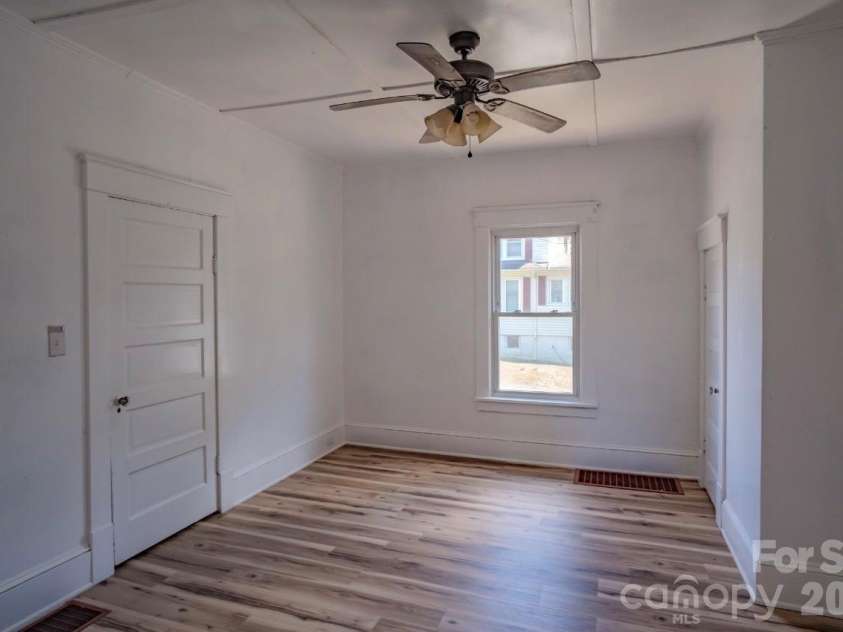 401 8th Street, Spencer, NC 28159.  MLS# CAR4424219, YatesRealty ID 50637. 