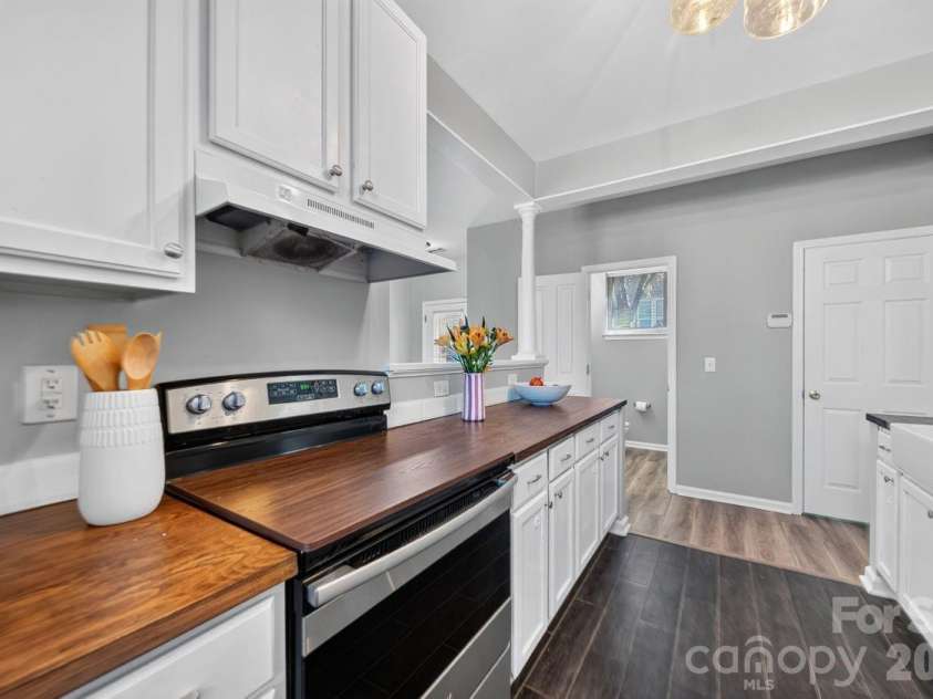 601 Davidson Street, Charlotte, NC 28202.  MLS# CAR4422859, YatesRealty ID 50638. 