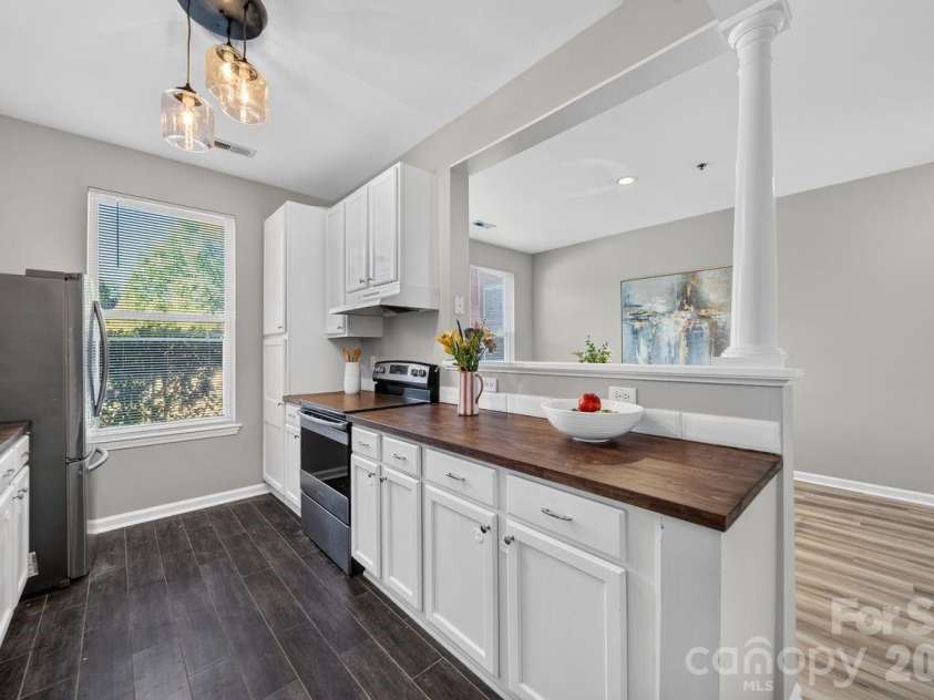 601 Davidson Street, Charlotte, NC 28202.  MLS# CAR4422859, YatesRealty ID 50638. 