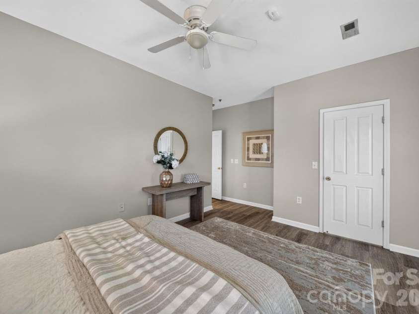 601 Davidson Street, Charlotte, NC 28202.  MLS# CAR4422859, YatesRealty ID 50638. 