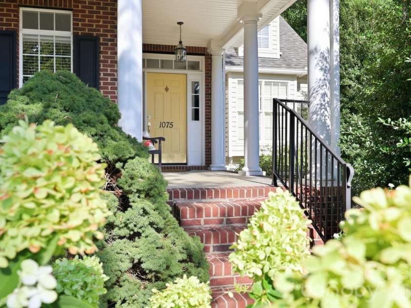 1075 Glenfield Drive, Salisbury, NC 28147.  MLS# CAR4422693, YatesRealty ID 50642. 
