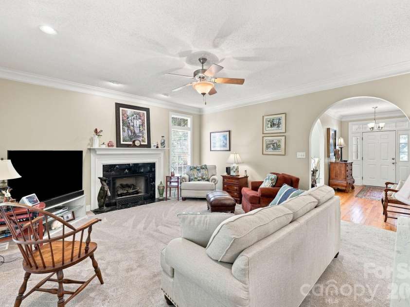 1075 Glenfield Drive, Salisbury, NC 28147.  MLS# CAR4422693, YatesRealty ID 50642. 