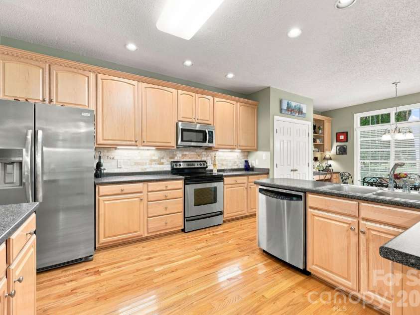 1075 Glenfield Drive, Salisbury, NC 28147.  MLS# CAR4422693, YatesRealty ID 50642. 