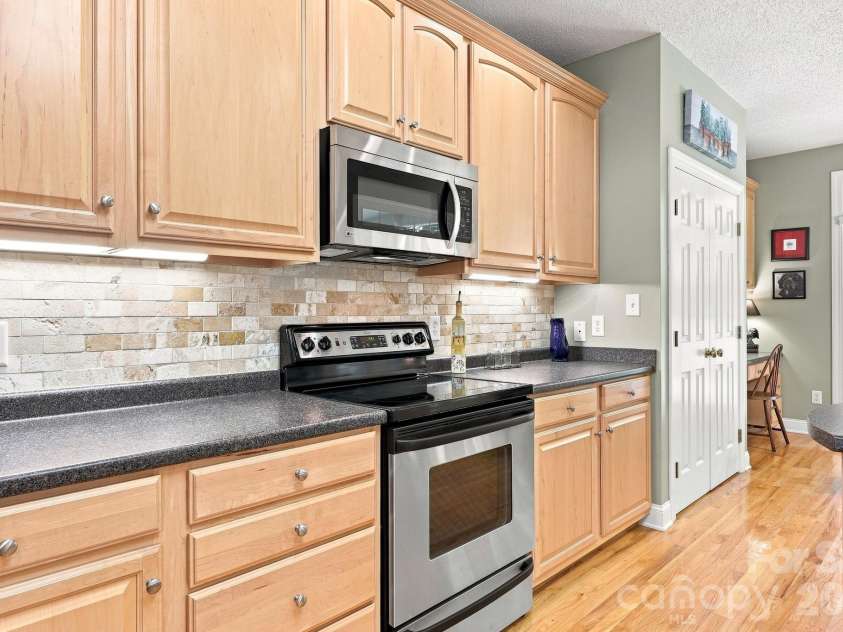 1075 Glenfield Drive, Salisbury, NC 28147.  MLS# CAR4422693, YatesRealty ID 50642. 