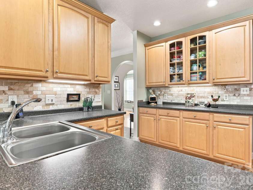 1075 Glenfield Drive, Salisbury, NC 28147.  MLS# CAR4422693, YatesRealty ID 50642. 