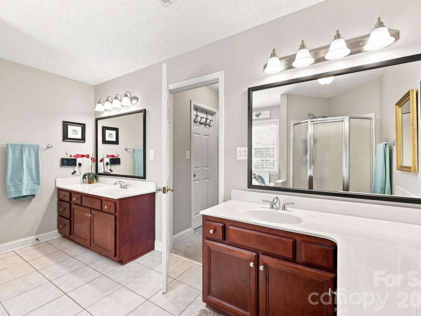 1075 Glenfield Drive, Salisbury, NC 28147.  MLS# CAR4422693, YatesRealty ID 50642. 