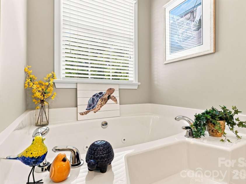 1075 Glenfield Drive, Salisbury, NC 28147.  MLS# CAR4422693, YatesRealty ID 50642. 