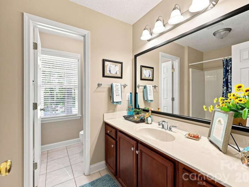 1075 Glenfield Drive, Salisbury, NC 28147.  MLS# CAR4422693, YatesRealty ID 50642. 